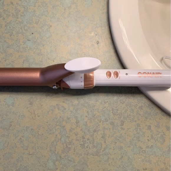 Conair rose gold 1 Inch curling iron - Picture 1 of 2